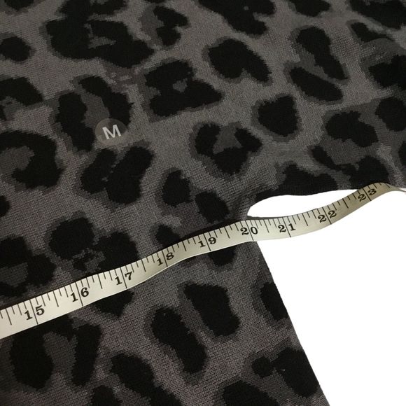 New York & Company Black and Gray Animal Print Top NWT Size M - Picture 7 of 10